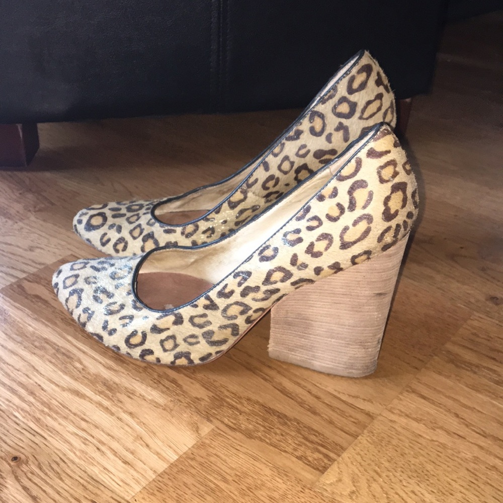 Leopard calf hair stacked block heel pump